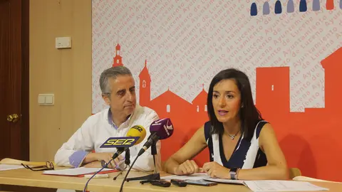 P&eacute;rez y Bergillos durante la comparecencia (FOTO: cedida)