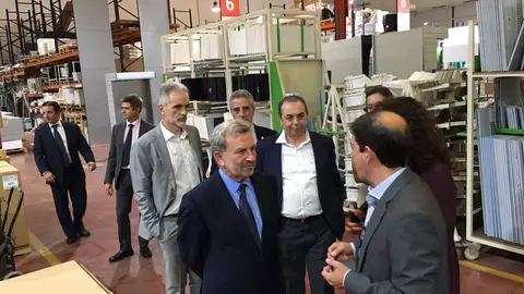 Un momento de la visita a las instalaciones de Docriluc, en Lucena (FOTO: cedida)