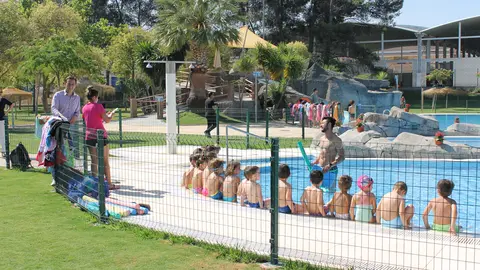 Visita a las instalaciones de la piscina municipal de Lucena (FOTO: cedida)
