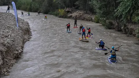 IV Campeonato de Espa&ntilde;a de Sup-River en el r&iacute;o Genil, a su paso por Benamej&iacute; (FOTO: cedida)