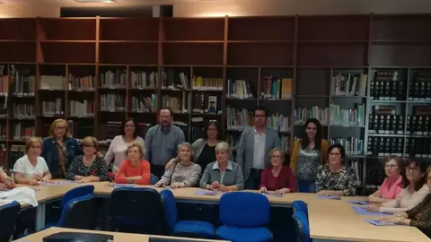 Inicio del taller 'Senderos contra la Violencia de G&eacute;nero' en Encinas Reales (FOTO: cedida)