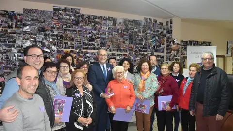 Juan Pablo Dur&aacute;n en su encuentro con la asociaci&oacute;n La Yedra, de Benamej&iacute; (FOTO: cedida)