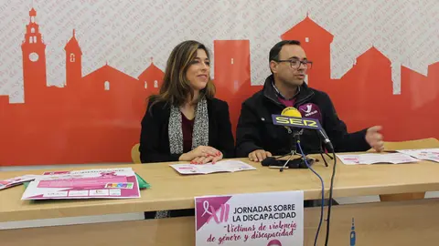 Teresa Alonso y Juan de Dios Vallecillo, esta ma&ntilde;ana en el Ayuntamiento de Lucena (FOTO: cedida)