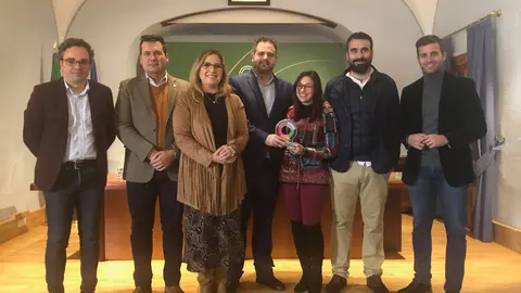 Entrega del premio C&oacute;rdoba Joven a la asociaci&oacute;n Amigos de Europa (FOTO: cedida)