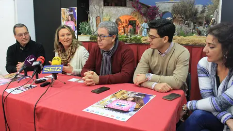 Morales y Rabasco, durante la presentación de la campaña del CCA de Lucena (FOTO: cedida)