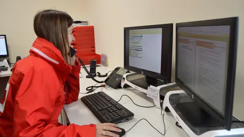 Servicio telef&oacute;nico de Cruz Roja en el programa 'Ola de fr&iacute;o' (FOTO: cedida)
