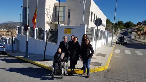 Ediles populares, ayer, en la inauguraci&oacute;n del Cuartel de la Guardia Civil de Priego (FOTO: cedida)