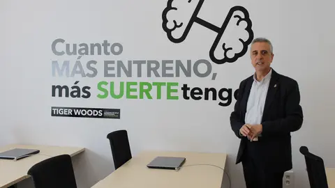 Juan P&eacute;rez, en la sala de formaci&oacute;n (FOTO: cedida)