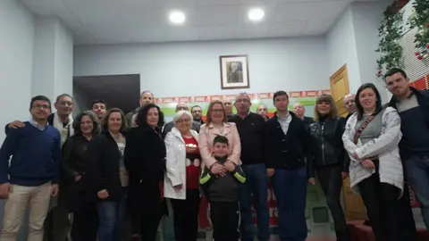 Algunos miembros asistentes a la asamblea extraordinaria del PSOE de Cabra, celebrada ayer en su sede [FOTO: cedida]