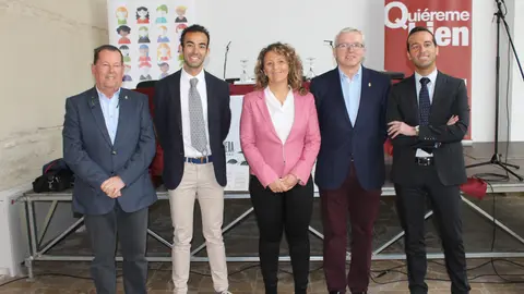 Autoridades y ponentes antes de la celebraci&oacute;n de las jornadas (FOTO: cedida)