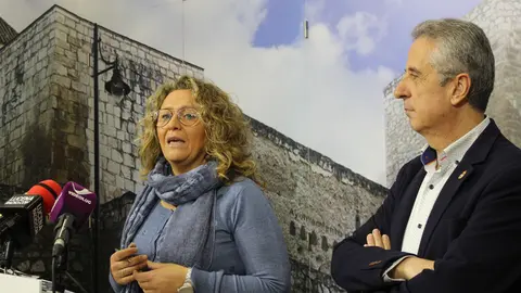 Mar Morales y Juan P&eacute;rez, esta ma&ntilde;ana, ante los medios (FOTO: cedida)