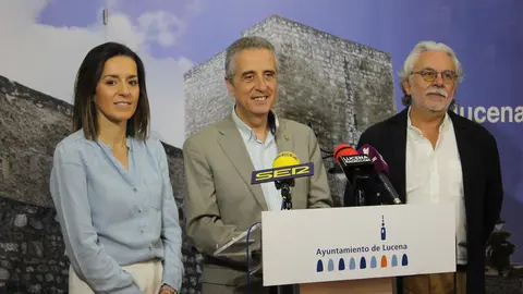 uan P&eacute;rez, junto a Araceli Bergillos y Agust&iacute;n Galiana (FOTO: cedida)