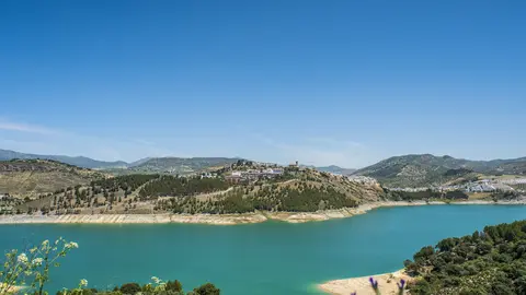 Embalse de Izn&aacute;jar (FOTO: archivo)