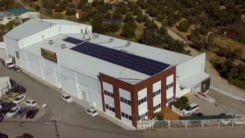 F&aacute;brica de la empresa Jovianes, en Izn&aacute;jar (FOTO: cedida)
