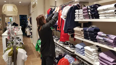 Comercio textil en Lucena, uno de los sectores incluidos en las ayudas 'Reemprende' del Ayuntamiento (FOTO: cedida)