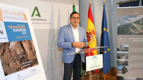 Aloisio presenta el programa de actividades de la Semana de los Geoparques Europeos en el Parque Natural de las Sierras Subb&eacute;ticas (FOTO: cedida)