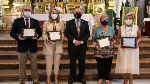 La Archicofrad&iacute;a de Mar&iacute;a Sant&iacute;sima de Araceli entrega sus placas de honor a los sanitarios y residencias por su labor durante la pandemia (FOTO: cedida)