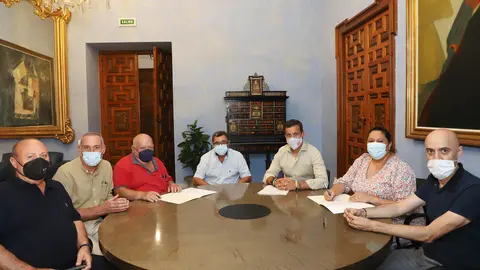 Convenio para la celebraci&oacute;n de la Feria de la Perdiz con Reclamo, en Cabra (FOTO: cedida)