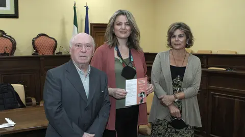 Presentaci&oacute;n del ciclo de conferencias 'Mujeres lucentinas' (FOTO: cedida)