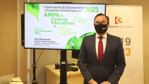 Francisco Palomares presenta las convocatorias de proyectos ambientales para AMPAS (FOTO: cedida)