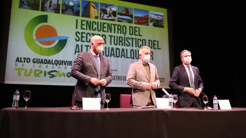 Antonio Ruiz, presidente de la Diputaci&oacute;n, en un encuentro sobre turismo en Villa del R&iacute;o (FOTO: cedida)