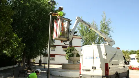 Renovaci&oacute;n de alumbrado p&uacute;blico en Lucena (FOTO: archivo)