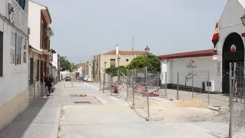 Obras en calle Jos&eacute; Nieto Mu&ntilde;oz, en Lucena (FOTO: cedida)