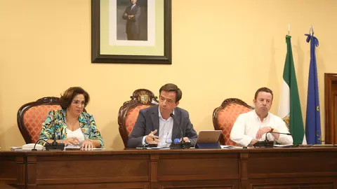 El alcalde de Lucena, Aurelio Fern&aacute;ndez, durante la sesi&oacute;n plenaria del mes de julio (FOTO: cedida)