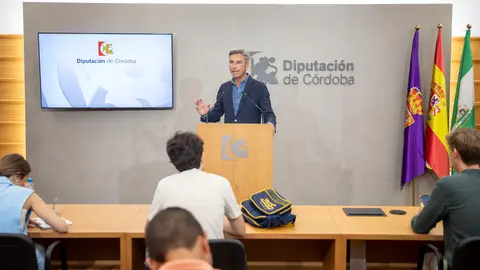 Andr&eacute;s Lorite informa acerca del Programa de Fomento del Empleo Agrario 2023 (FOTO: cedida)