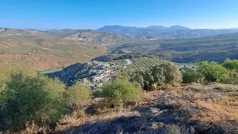 Sendero de Fuente del Conde, en Izn&aacute;jar (FOTO: cedida)