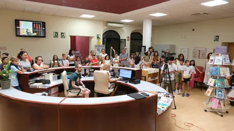 Entrega de diplomas de los Cursos de Inform&aacute;tica en la Biblioteca 'Juan Soca' de Cabra (FOTO: cedida)