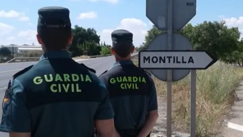 Operativo de la Guardia Civil en Montilla (FOTO: Guardia Civil)