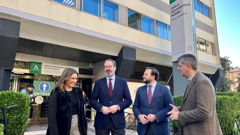 Molina, junto a otros delegados de la Junta en C&oacute;rdoba, presentan la operaci&oacute;n de recompra de edificios p&uacute;blicos (FOTO: cedida)