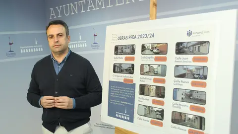 Javier Pineda da a conocer las obras PFEA 2023 en Lucena (FOTO: cedida)
