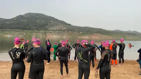El embalse de Izn&aacute;jar acoge una prueba del Circuito 'Aguas Abiertas' 2024 (FOTO: cedida)