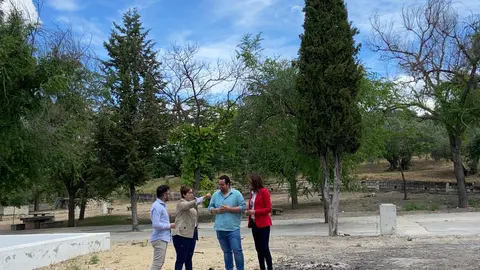 Responsables municipales de Monturque y Moriles visitan el Parque Periurbano 'El Perez&oacute;n' (FOTO: cedida)
