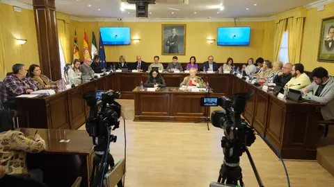Pleno ordinario correspondiente al mes de abril en el Ayuntamiento de Cabra (FOTO: cedida)