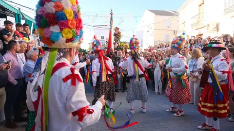 Danzantes de San Isidro, en Fuente-T&oacute;jar (FOTO: cedida)
