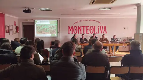 Jornadas sobre ayudas de la Junta a j&oacute;venes agricultores en Cabra (FOTO: cedida)
