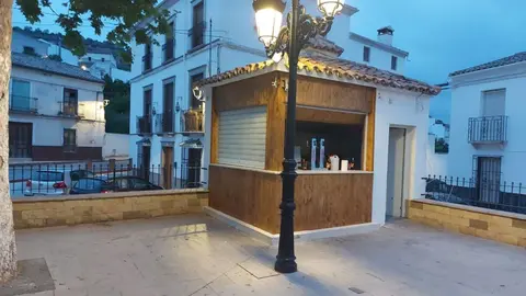 Quiosco-bar de la Plaza de la Fuente, en Fuente-T&oacute;jar (FOTO: cedida)