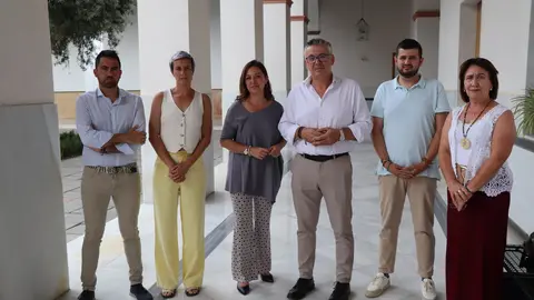 Visita de responsables municipales iznaje&ntilde;os al Parlamento de Andaluc&iacute;a (FOTO: cedida)