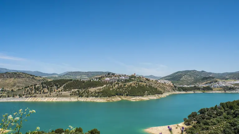 Embalse de Izn&aacute;jar (FOTO: archivo)