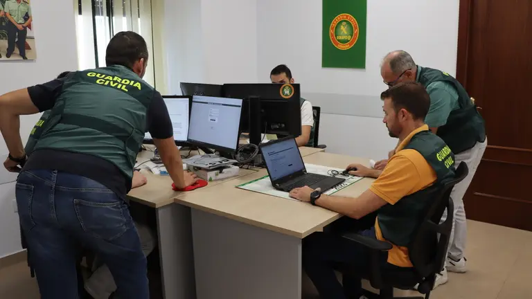 Equipo 'arroba' de la Guardia Civil (FOTO: Guardia Civil)