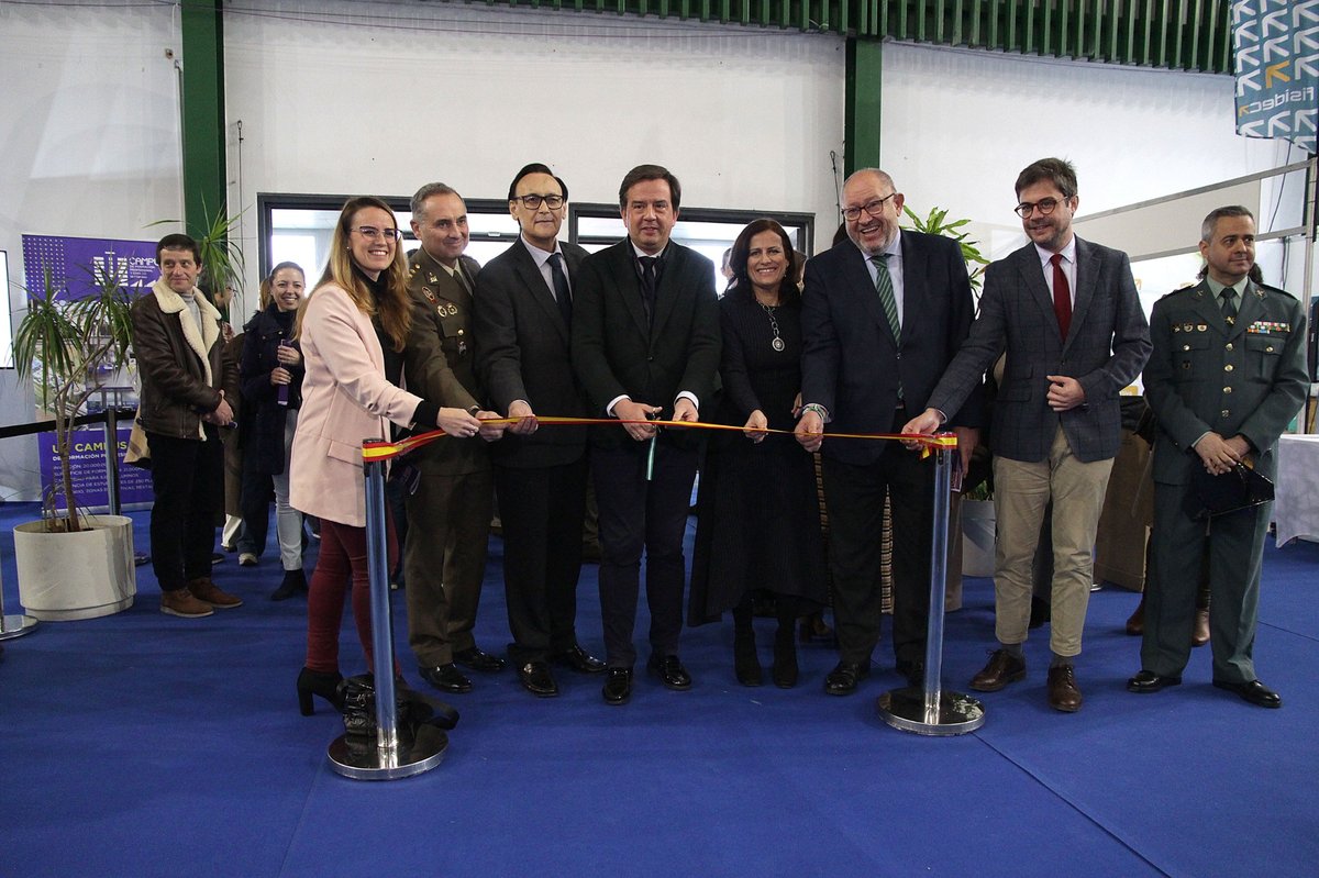 Autoridades durante la inauguración del XXII Salón del Estudiante de Lucena 2026 (FOTO: cedida)